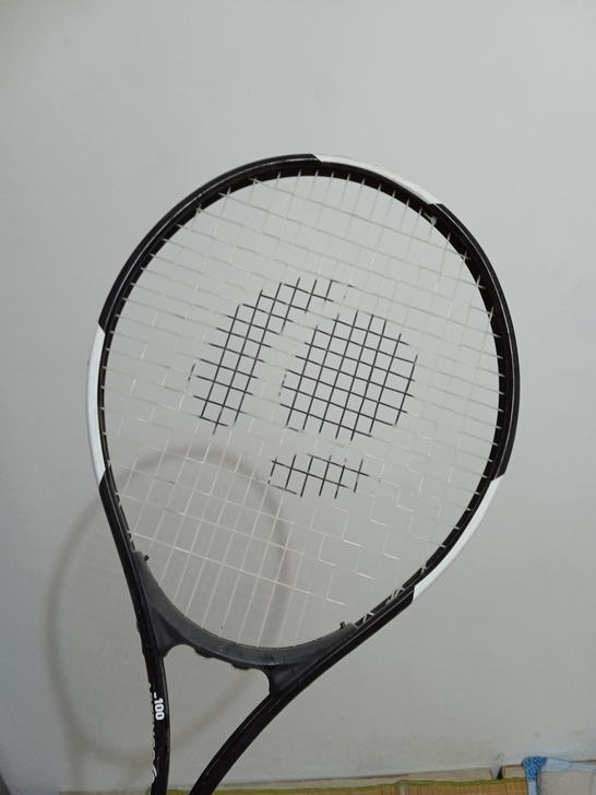 卖网球拍，一个，红色的被人买走了，因本人肢...