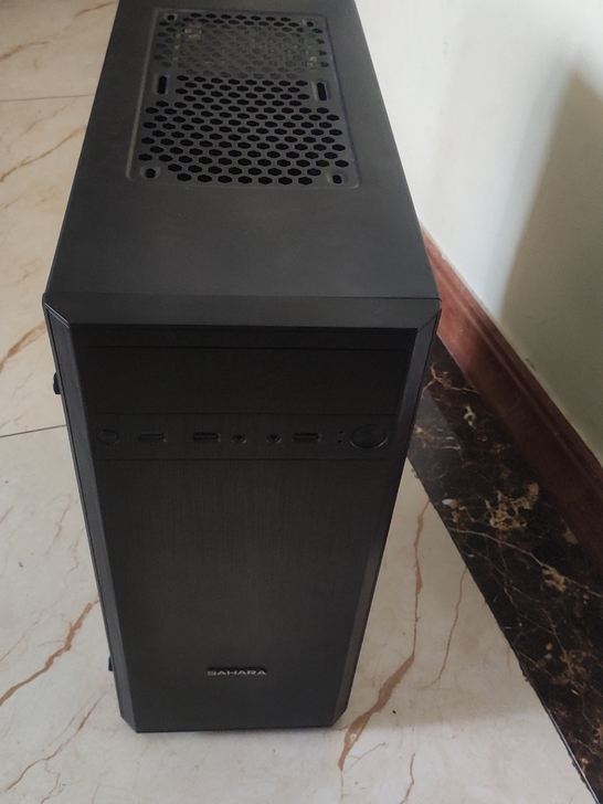 机箱加电源！电源是游戏悍将450w.额定功...