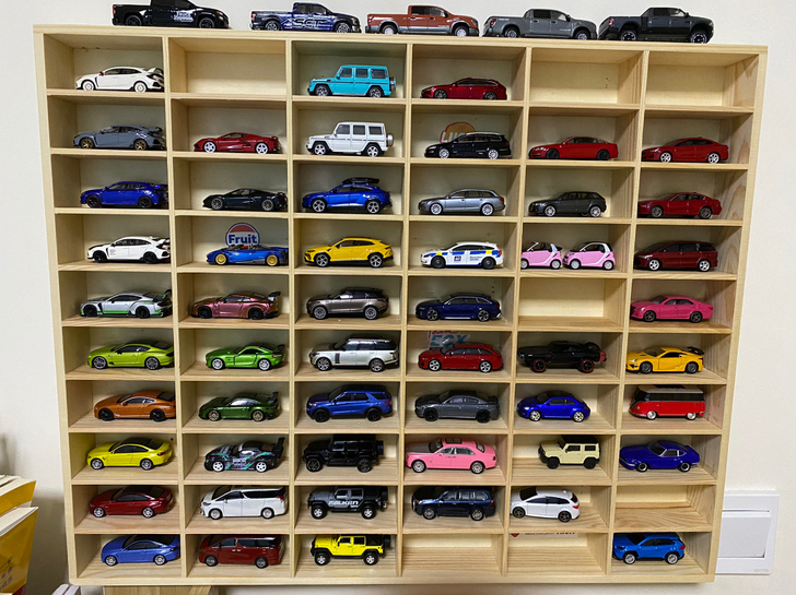 1 64合金小车模 要哪款私聊我，价格不一