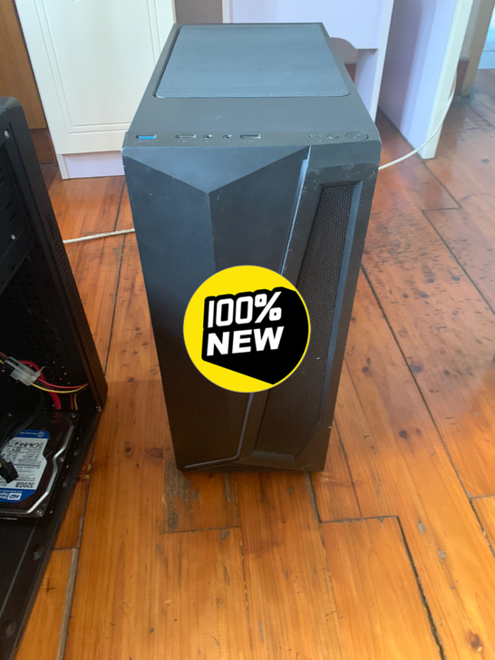 电脑机箱,看上去挺高端的。送个电源线。九成...