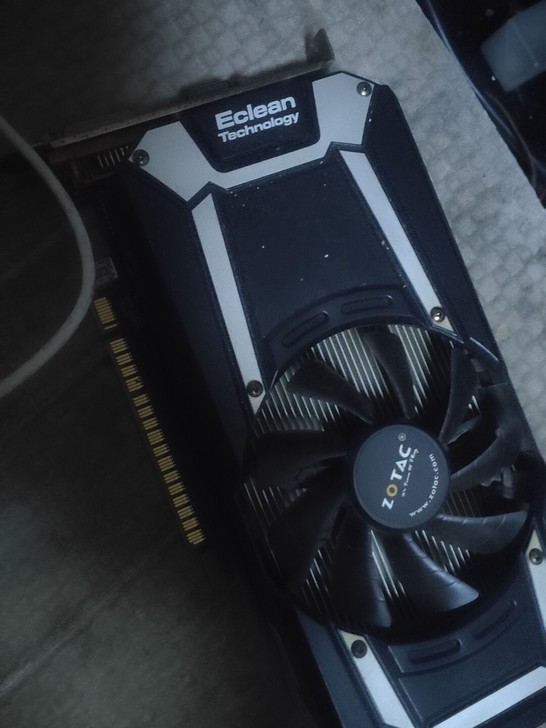 索泰750的显卡，电脑升级，功能正常，家用...