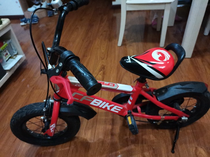 凤凰儿童自行车9成新12寸，因为前面一直骑...