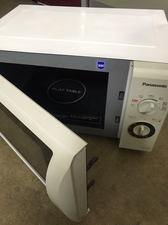 松下微波炉一台，成色九成新，正常使用，新款...