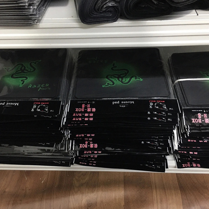 雷蛇鼠标垫精密锁边 经久耐用 大小合适 办...