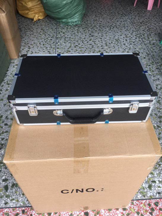 一拖四无线话筒铝箱 麦克风铝合金箱子手提航...