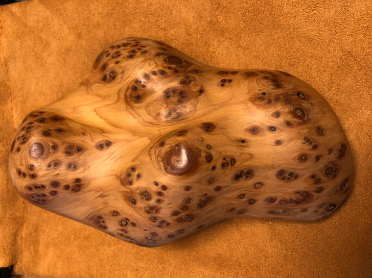 太行山瘤疤崖柏随形手把件，瘤疤细密，香味醇...