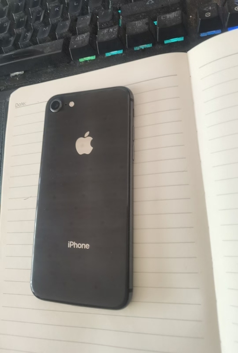 苹果8手机一台，国行64g！功能美丽，现1...