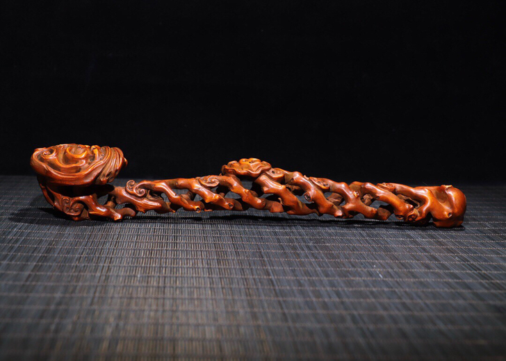 黄杨木精工雕刻镂空灵芝如意，