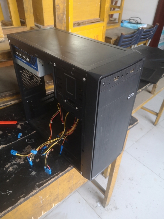 台式电脑机箱,带400W电源,自提,不出外...