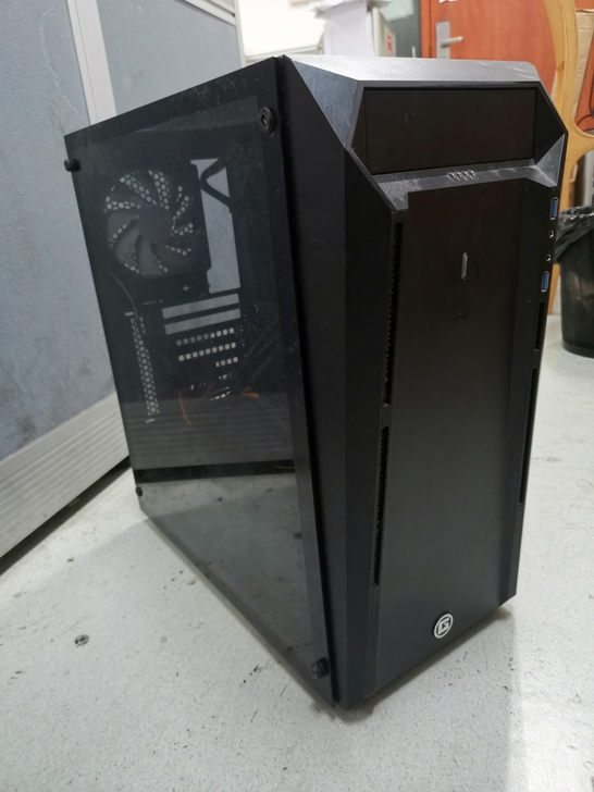 玻璃侧透机箱+海盗船vs450打包出，自提...