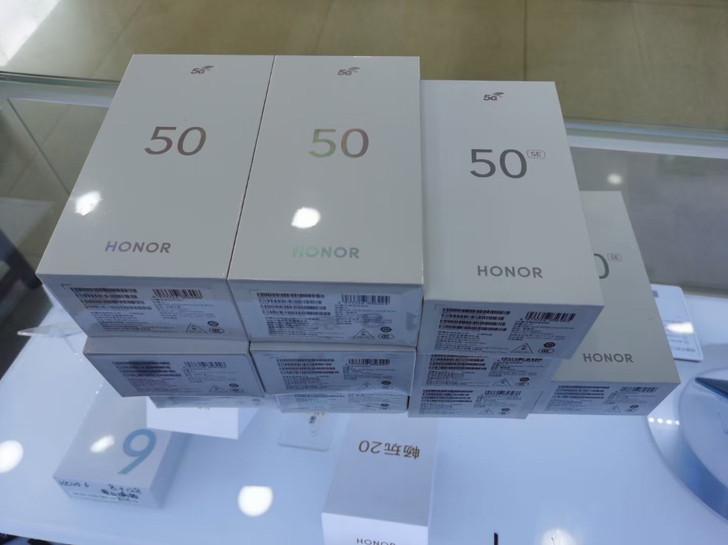 荣耀50系列手机全新未拆封，标价为荣耀50...