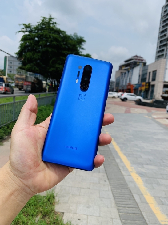 一加8pro蓝色12+256g内存，骁龙8...