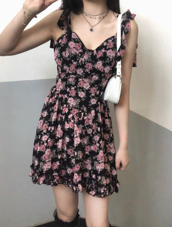 全新最后几件了，便宜出，夏装女新款碎花蝴蝶...