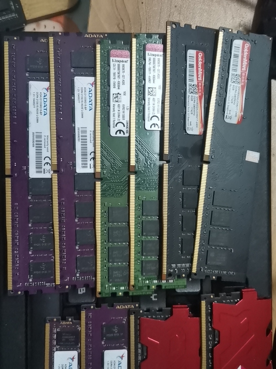 ddr4-8G台式机内存品牌有金士顿，威刚...