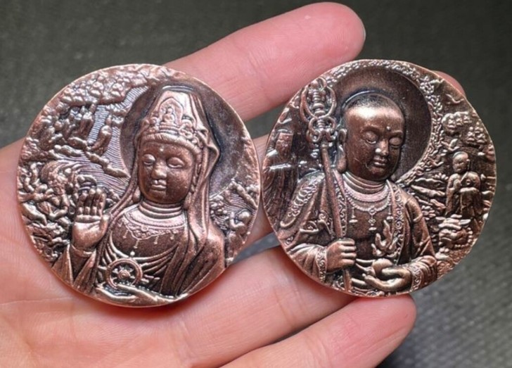 两枚铜佛像  想请的快入手  品相漂亮  ...