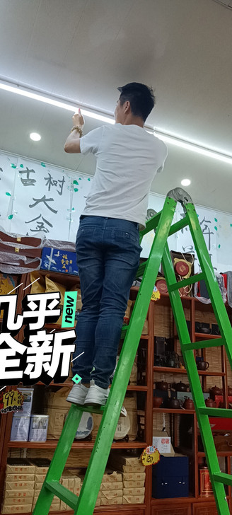 茶楼倒闭转让，清仓博古架，圈椅茶桌屏风，紫...