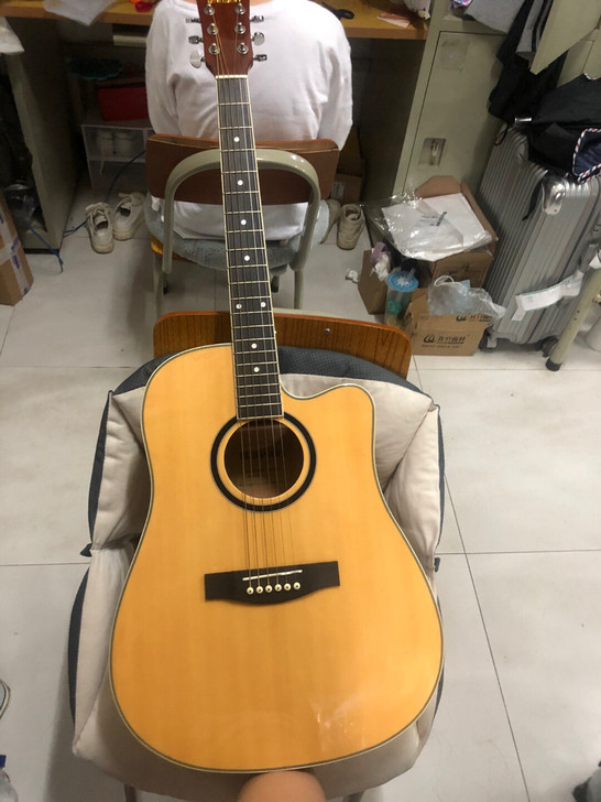 百森吉他，41寸。就摸过几次，闲置了。几乎...
