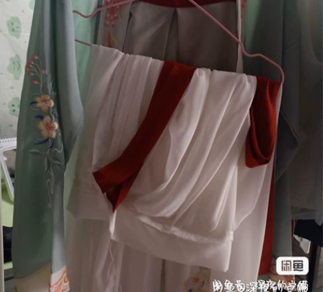 茗月萱一套，穿过几次 梨花渡一套，送防掉神...