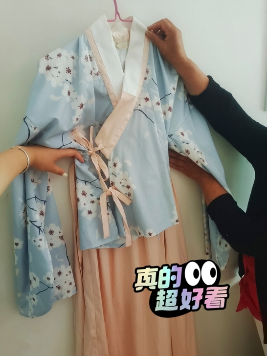 网上购入的汉服，八成新，就穿过两次去拍摄，...
