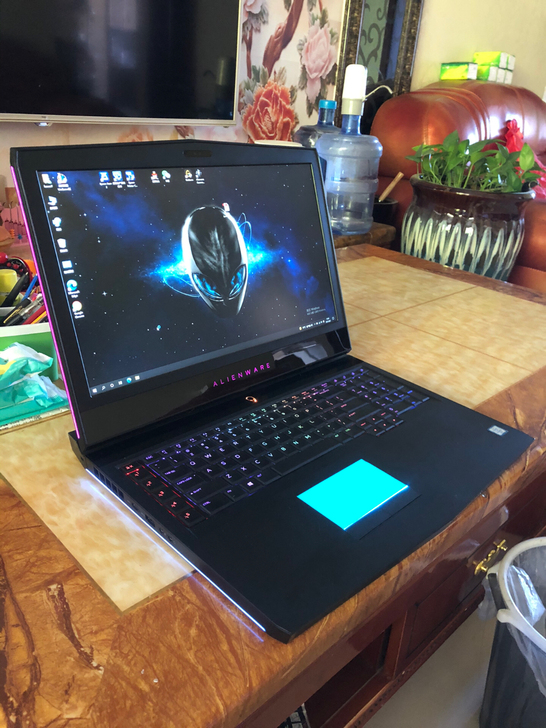外星人17r4笔记本。成色极品，个人用很爱...