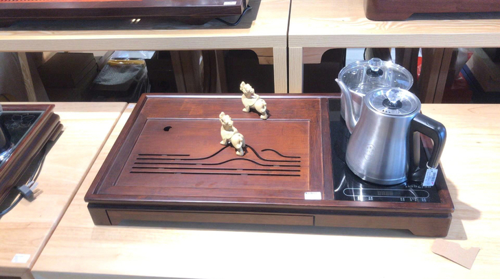 茶铺经营惨淡，特惠实木茶盘茶海茶台，摆件根...