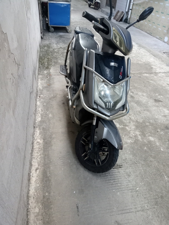 爱玛电动车，有牌有证，72v32a满电可跑...