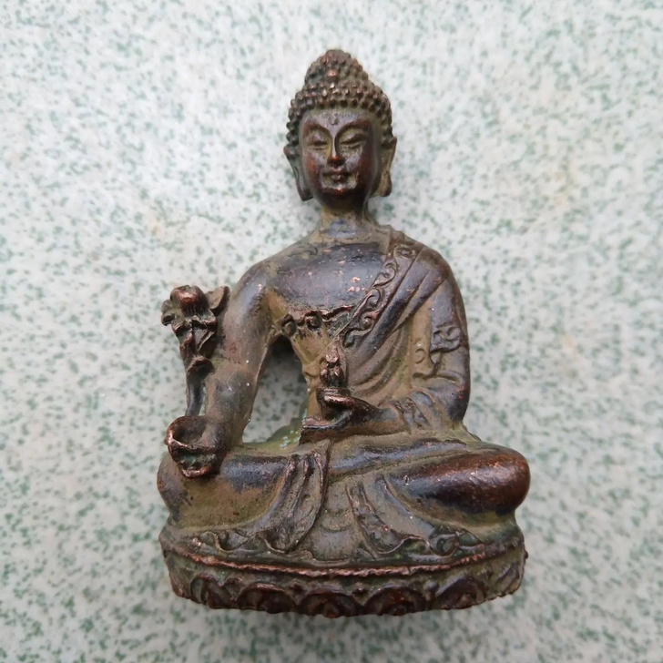 家里翻出来几个实心佛摆件,铜佛祖手把件藏密...