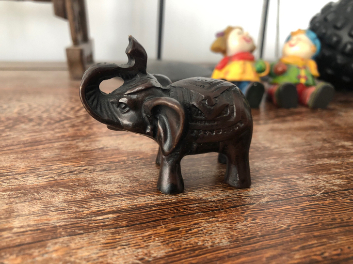 泰国买回的纪念品，木质小象