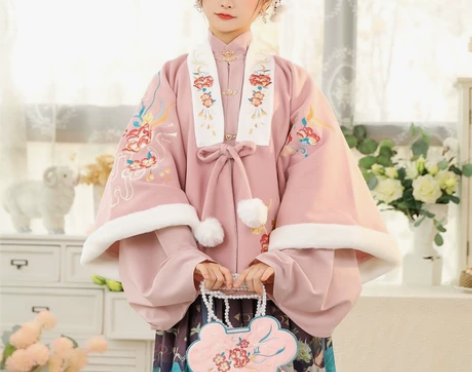 裳云兮，明制汉服半袖披袄。全新，包邮，平时...