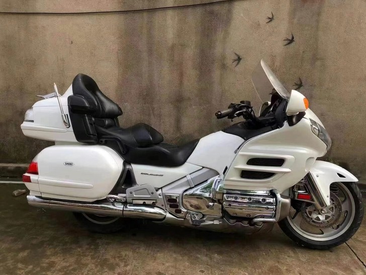 本田GL1800 本田大金翼 豪华休旅摩托...