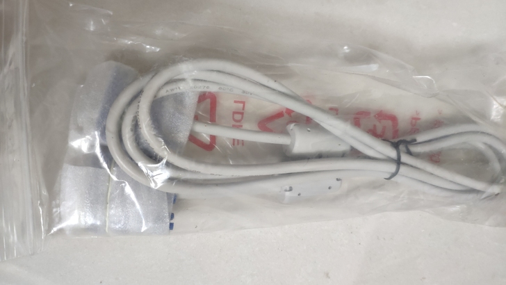 VGA数据线，投影机配套的，全新未使用