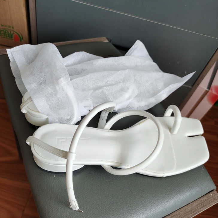 买回来穿着大了全新