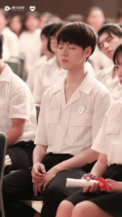 【收】【求购】【任胤蓬】【明日高校纪念册】