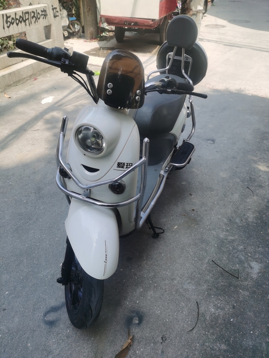 爱玛电动车。有牌。5块大电池。续航50左右...