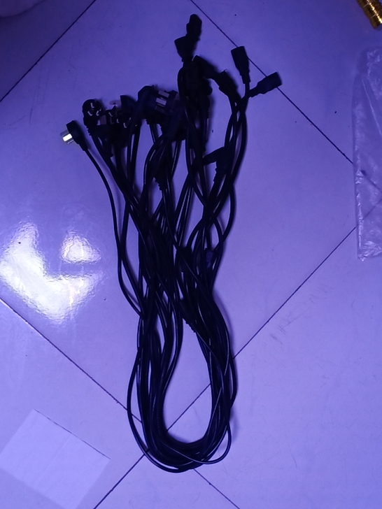 电脑电源线  一共15条  打包带走得私聊...