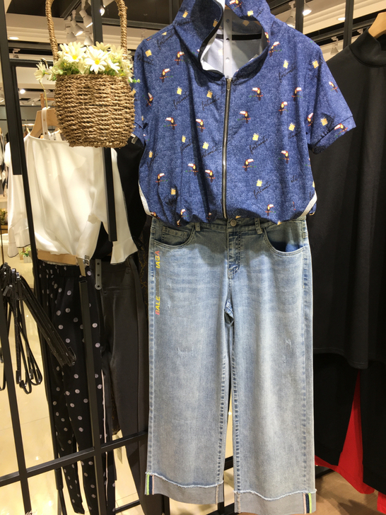 连帽休闲小衫，m号，有弹力，防晒衫面料，啄...