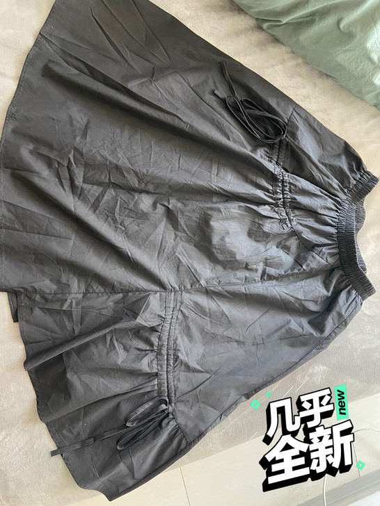 黑色伞裙  没穿过 店里买的   松紧腰 ...