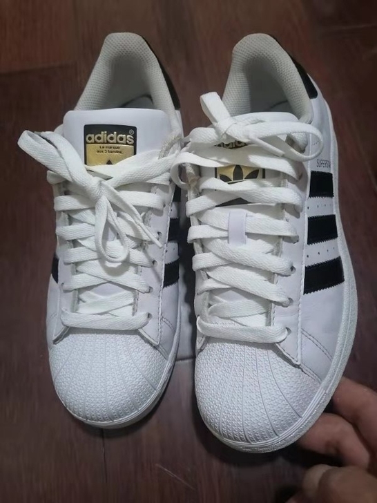 运动鞋  阿迪达斯三叶草  40码  实体...