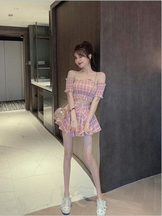 运动风套装网红性感一字肩上衣服炸街裙子温柔...