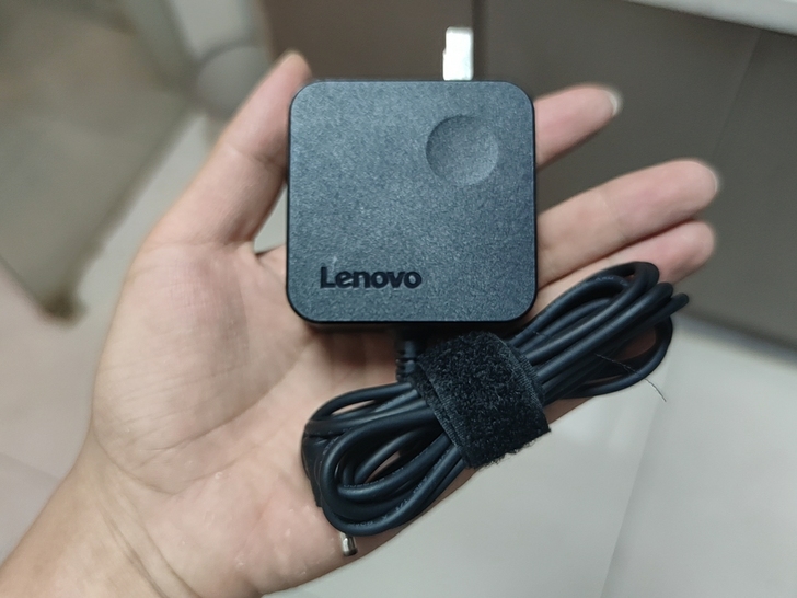 联想小新潮7000 45W充电器