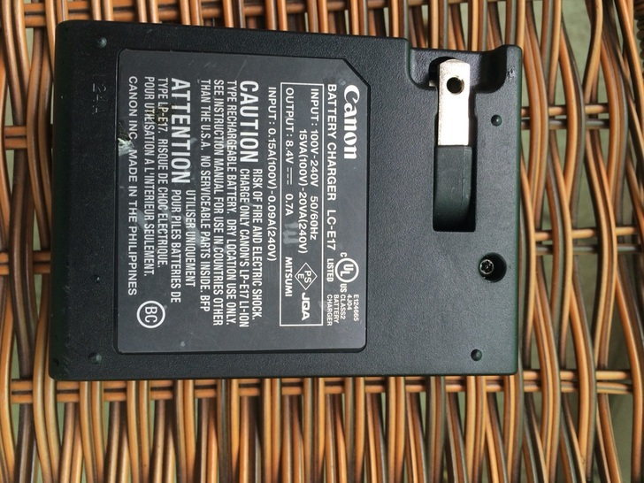 原装佳能LC-E17充电器,带插,携带方便