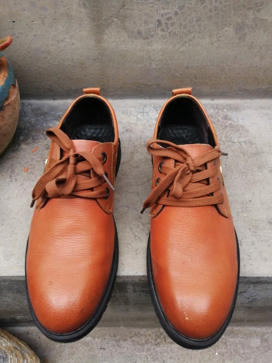 卡帝曼-袋鼠 常规鞋码43可穿 有些许小擦伤