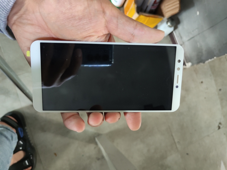 荣耀9青春版总成，白色，70包邮。