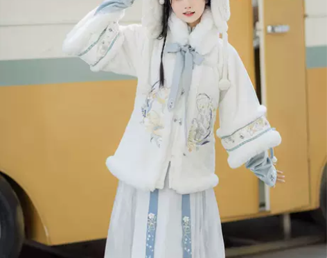 冬季汉服女加厚白绒熊熊正品全套方领半袖明制...