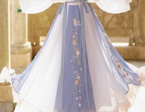 【出】裙裙在学校所以暂时发不了噢～能等的宝...