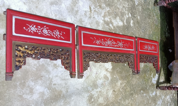 漆画木雕花板三块，上面漆画下面松鼠吃葡萄镂...