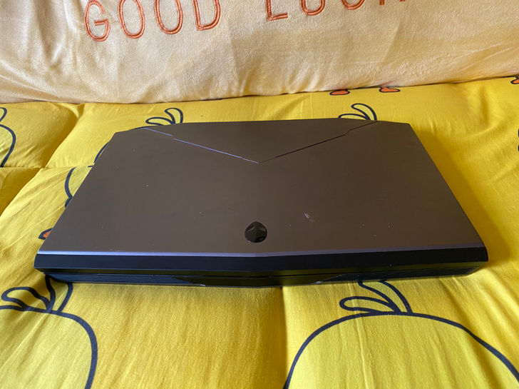 P18E外星人笔记本，使用正常，灯光正常，...