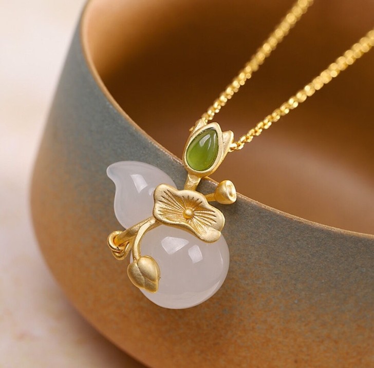 前任家里人给的，分手了。不想看见，低价处理。