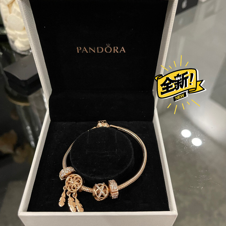 银泰百货专柜购入，手链大小为18CM，玫瑰...