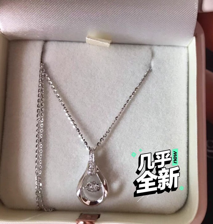 钻石世家   钻石项链女吊坠群镶显钻水滴形